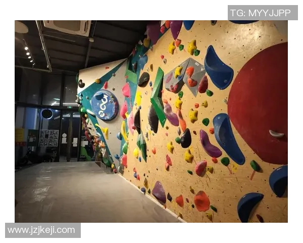 攀岩深度探索上海攀岩队的区域防守策略与战术解析 攀岩深度探索上海攀岩队的区域防守策略与战术解析