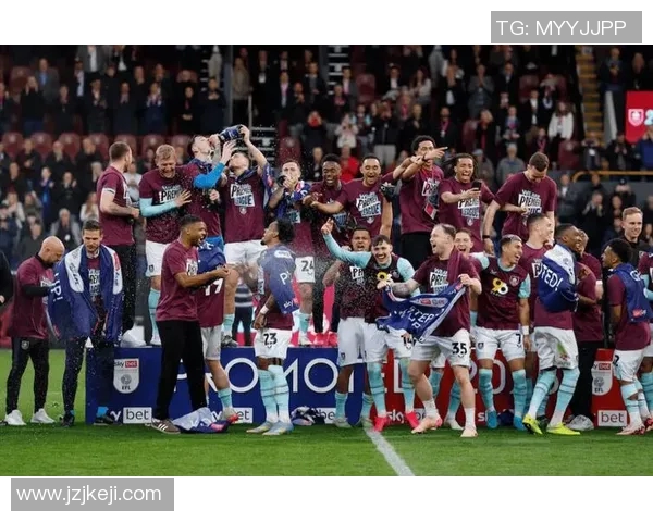 利兹联队与伯恩利的激烈对决展现英超球队的竞争魅力与战术较量 利兹联队与伯恩利的激烈对决展现英超球队的竞争魅力与战术较量