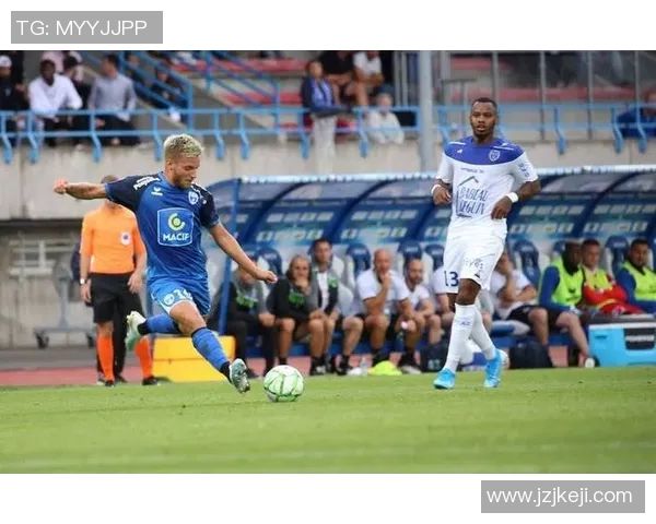 卡昂主场迎战格勒诺布尔争夺法乙联赛关键三分之战