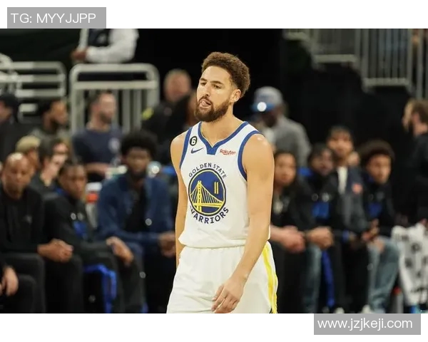 勇士与尼克斯对决精彩回顾球星表现与战术分析全景呈现